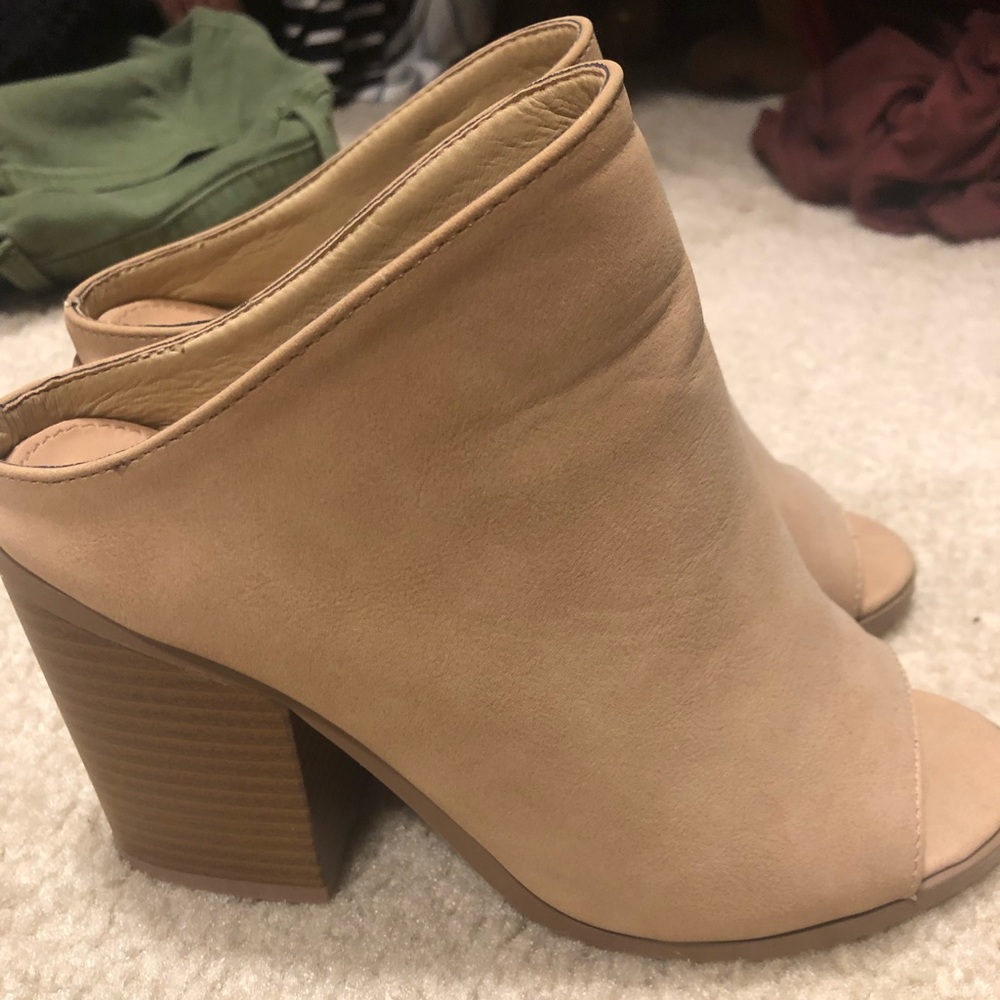 Tan heels